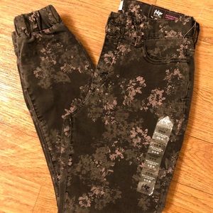 Tokyo Darling Grey floral boyfriend jogger jeans.